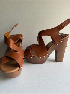Breckelles Cognac Brown Platform Sandal Heels